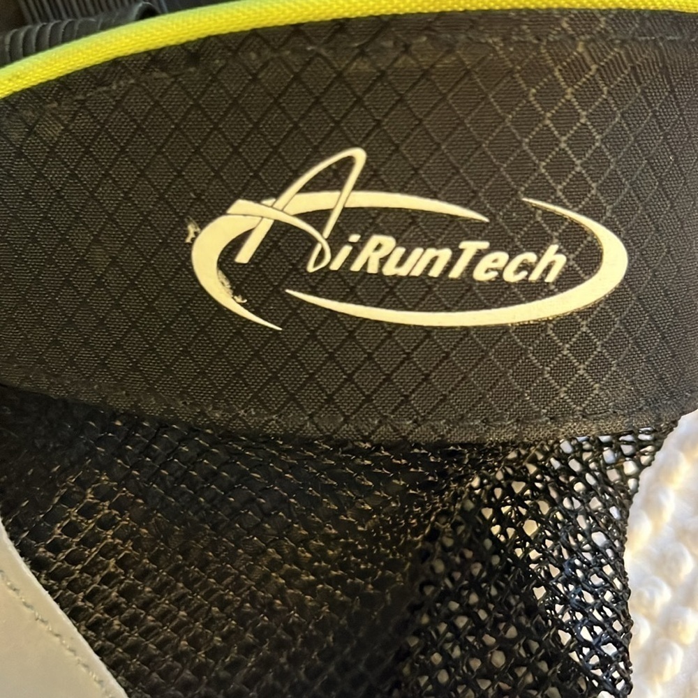 AiRun tech Fanny pack with water bottle holder. Unisex - Picture 2 of 6